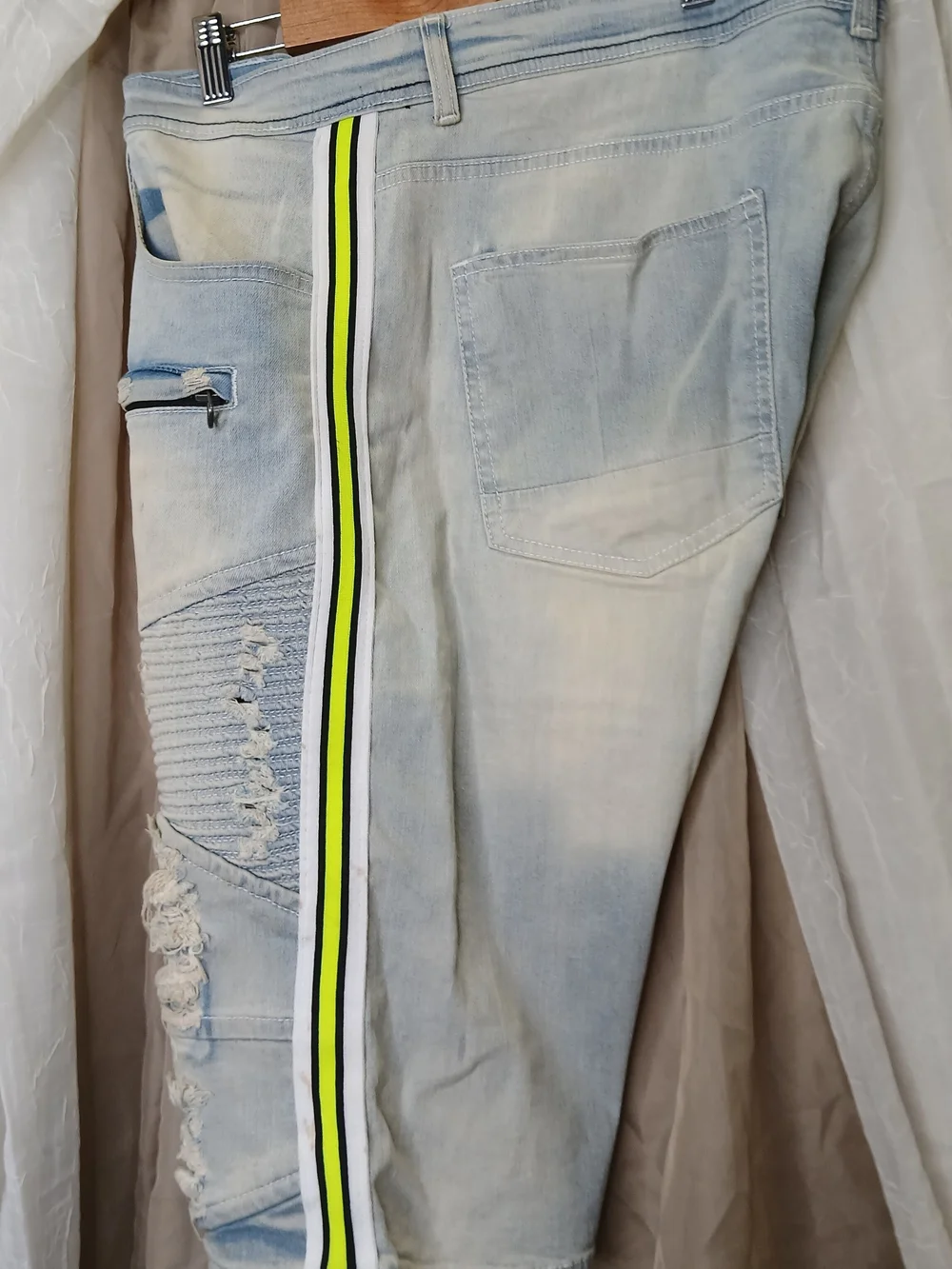 FOCUS Light Wash Denim Jeans - Size 40